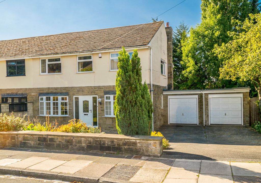 4 bed semidetached house for sale in Woodhall Park Mount, Stanningley