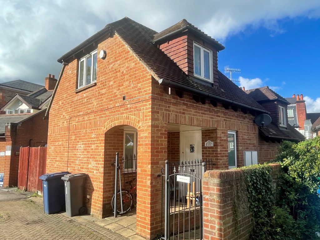 1 bed cottage to rent in Lower South Street, Godalming GU7, £1,050 pcm