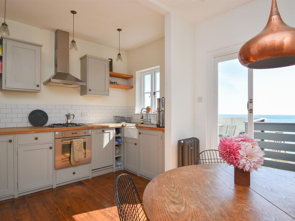 2 bed flat to rent in St. Clements Place, St. LeonardsOnSea TN38, £