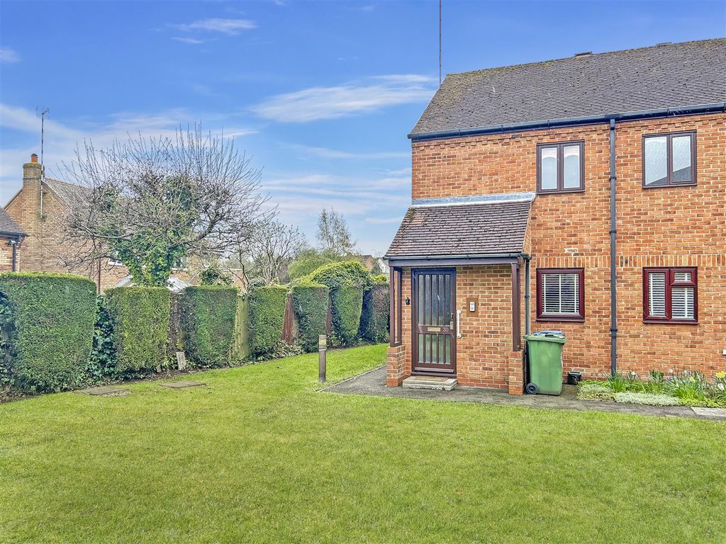 2 bed for sale in Brentwood Gardens, Brentwood Avenue