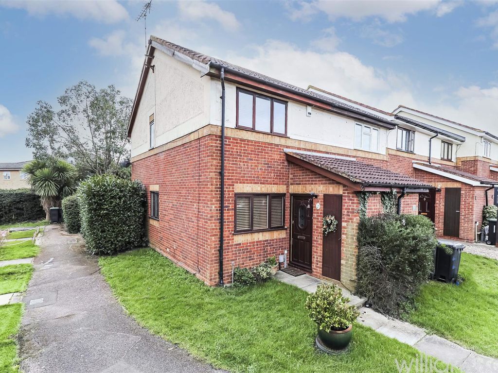 2 bed semidetached house to rent in Old Oaks, Waltham Abbey EN9, £