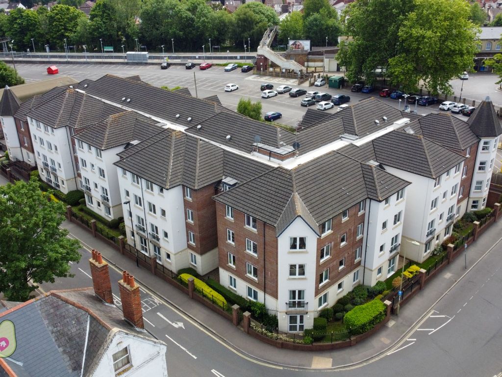 2 bed flat for sale in Kingsley Court, Windsor Way, Aldershot