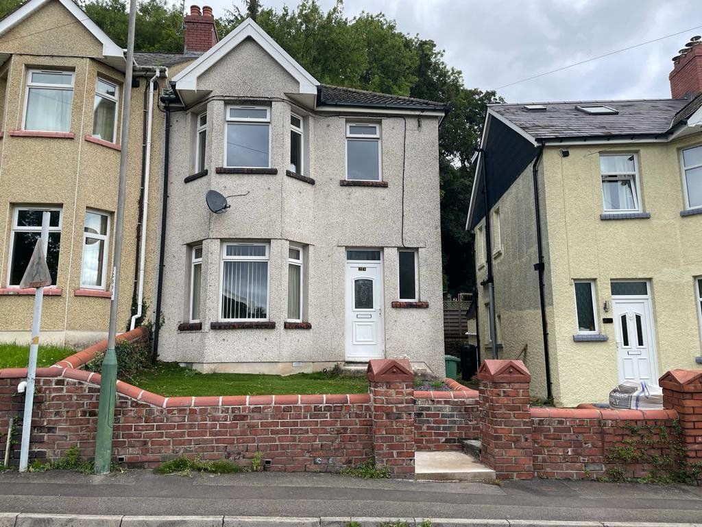 3 bed property to rent in Herbert Avenue, Risca, Newport NP11, £850 pcm