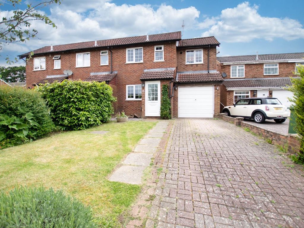 3 bed end terrace house for sale in Oak Coppice Close, Eastleigh SO50, £300,000