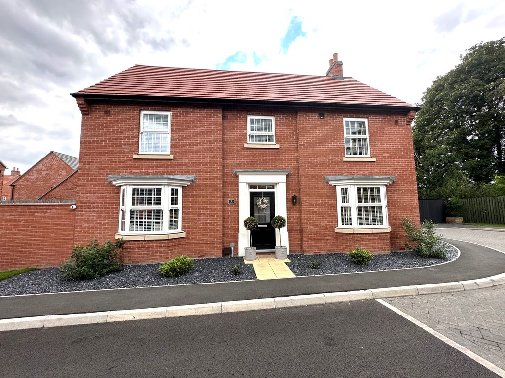 5 bed detached house for sale in Hall Lane, Drakelow, BurtonOnTrent