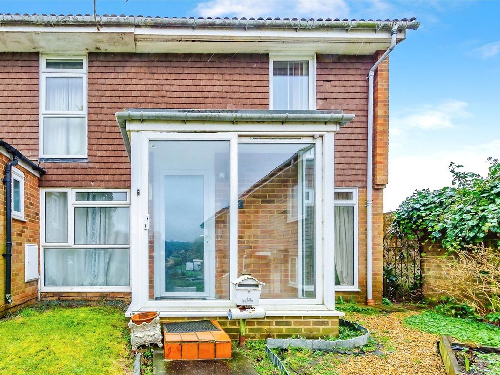 3 bed cottage for sale in Kingfisher Drive, Redhill, Surrey RH1, £