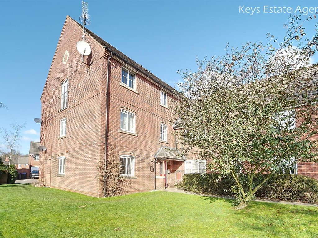 2 bed flat to rent in Millbrook Gardens, Blythe Bridge, StokeOnTrent