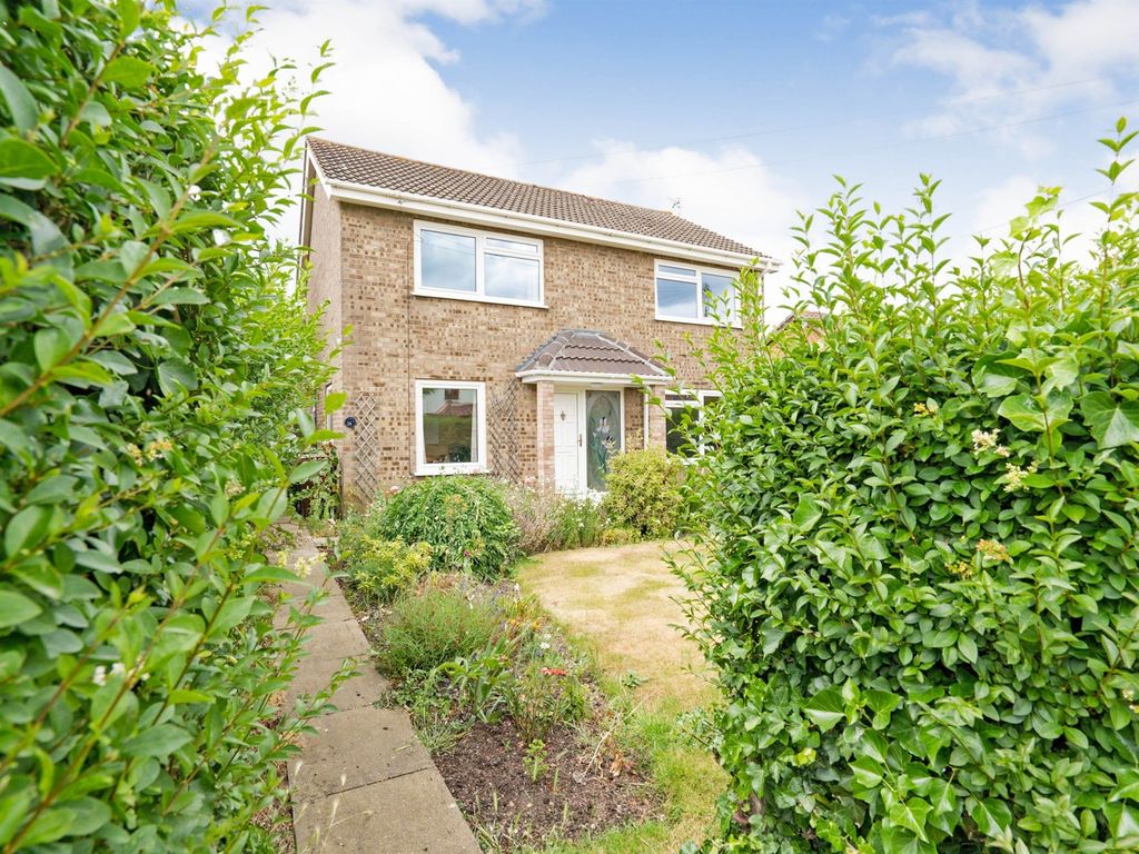 4 bed detached house for sale in Mill Road, Hethersett, Norwich NR9