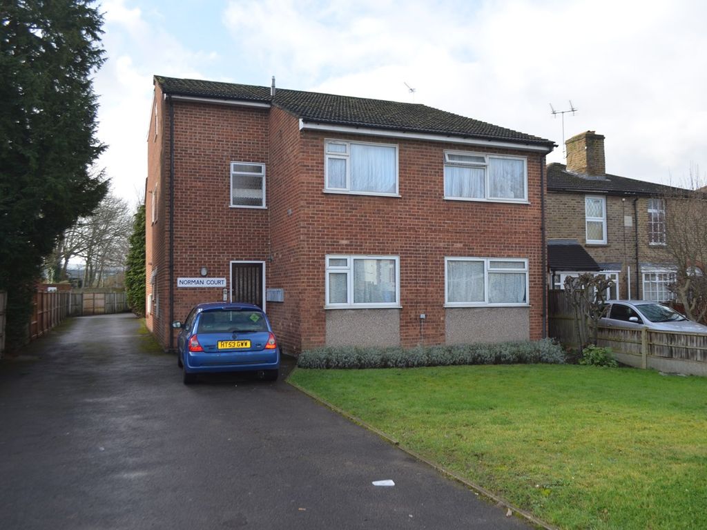 Studio to rent in Kingston Road, StainesUponThames TW18 Zoopla