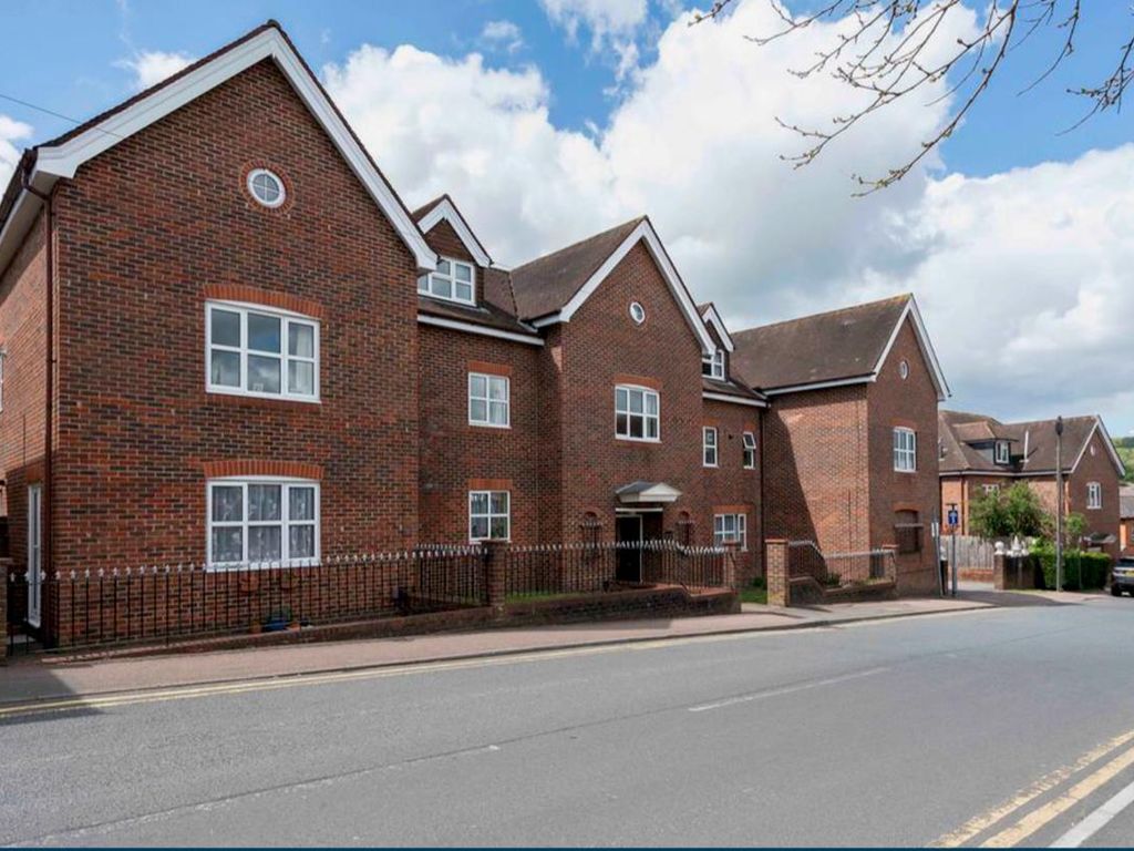 2 bed flat for sale in Junction Road, Dorking RH4 Zoopla