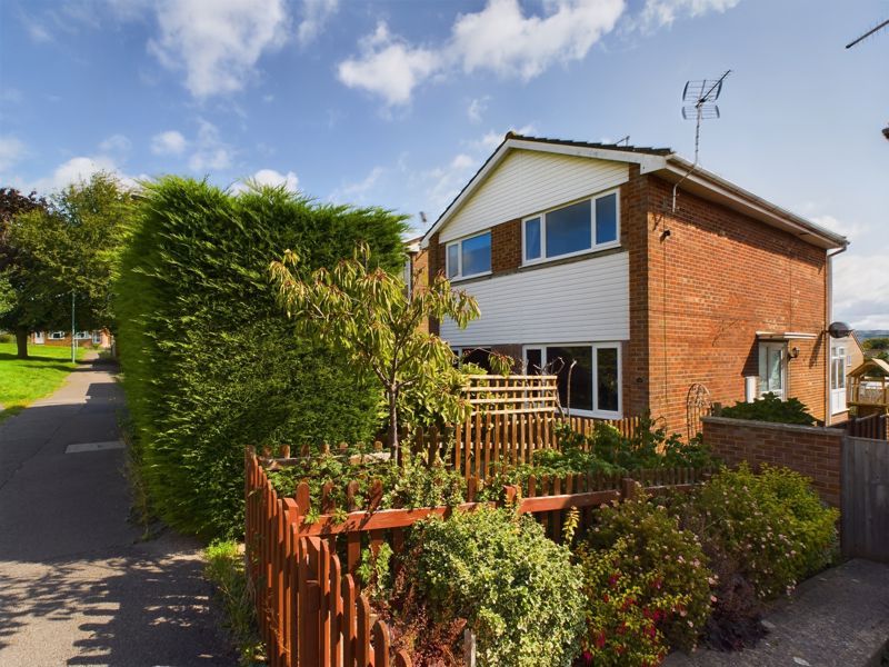 4 bed detached house for sale in The Stirrup, Cashes Green, Stroud GL5