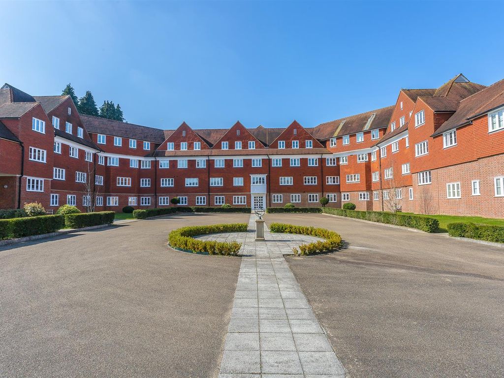 2 bed flat to rent in Elizabeth Drive, Banstead SM7 Zoopla
