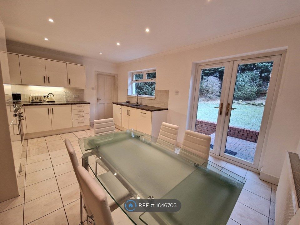 3 bed semidetached house to rent in Morven Road, Bearsden, Glasgow G61