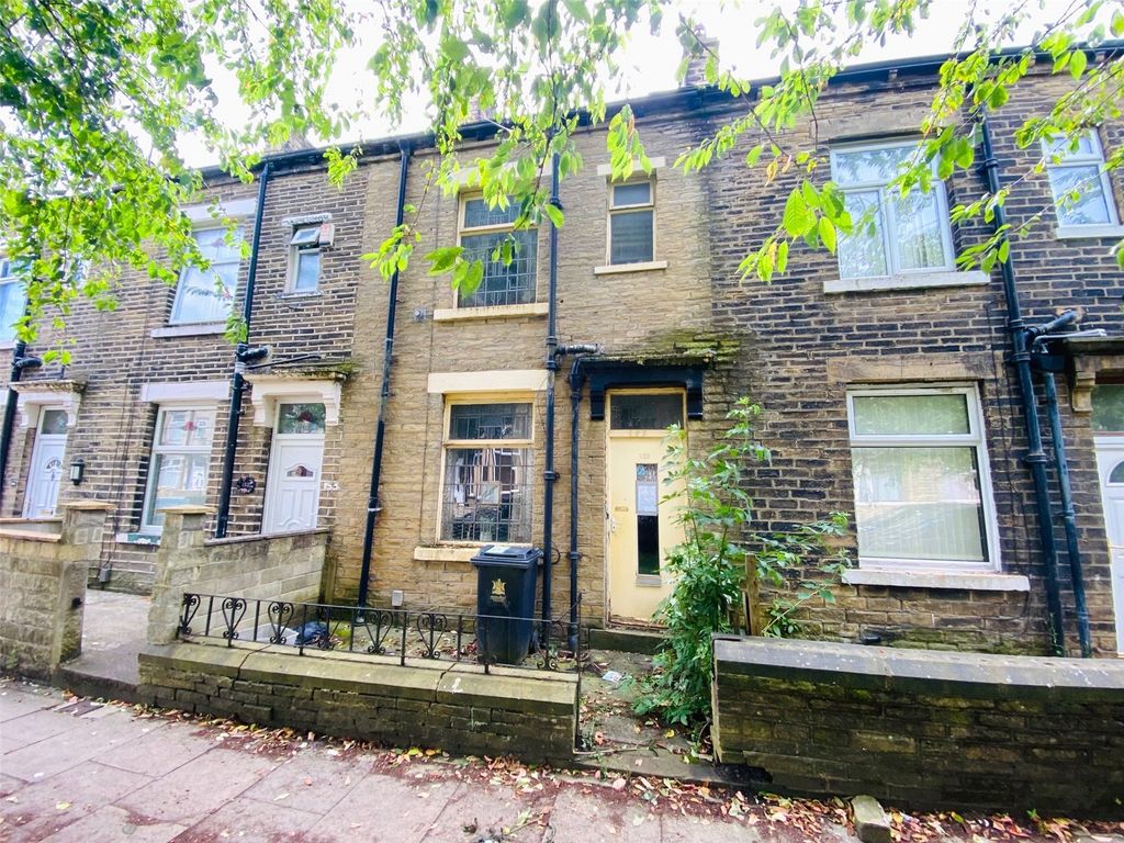 3 bed terraced house for sale in Carrington Street, Bradford, West