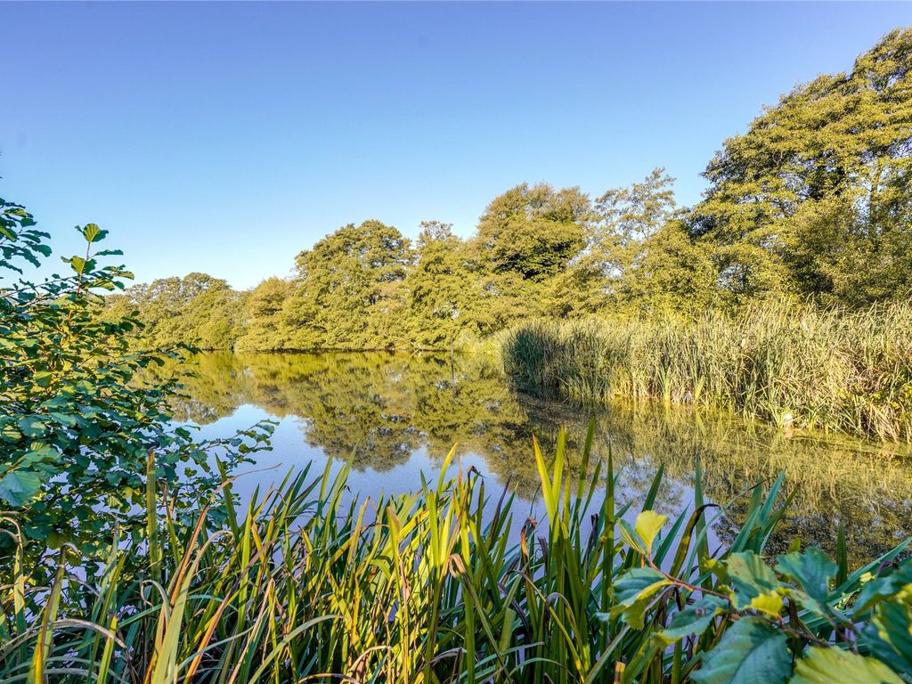 2 bed flat for sale in Beechcroft Manor, Weybridge, Surrey KT13 Zoopla