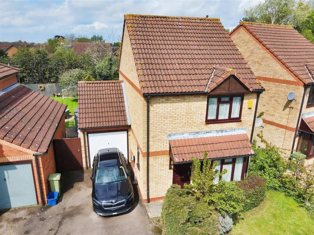 3 bed detached house for sale in Lavender Grove, Walnut Tree, Milton