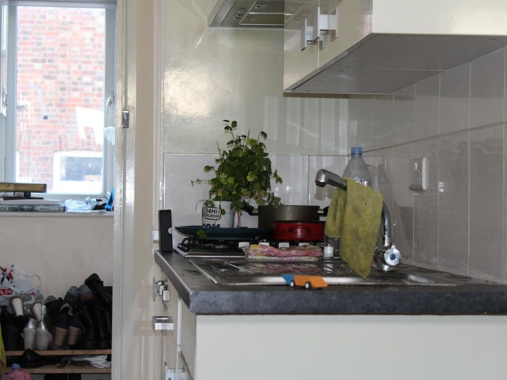 Studio to rent in Finchley Road, London NW11, £1,400 pcm Zoopla