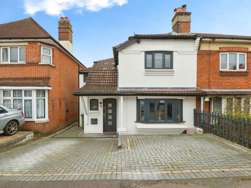 3 bed semidetached house for sale in Newton Road, Southampton SO18, £