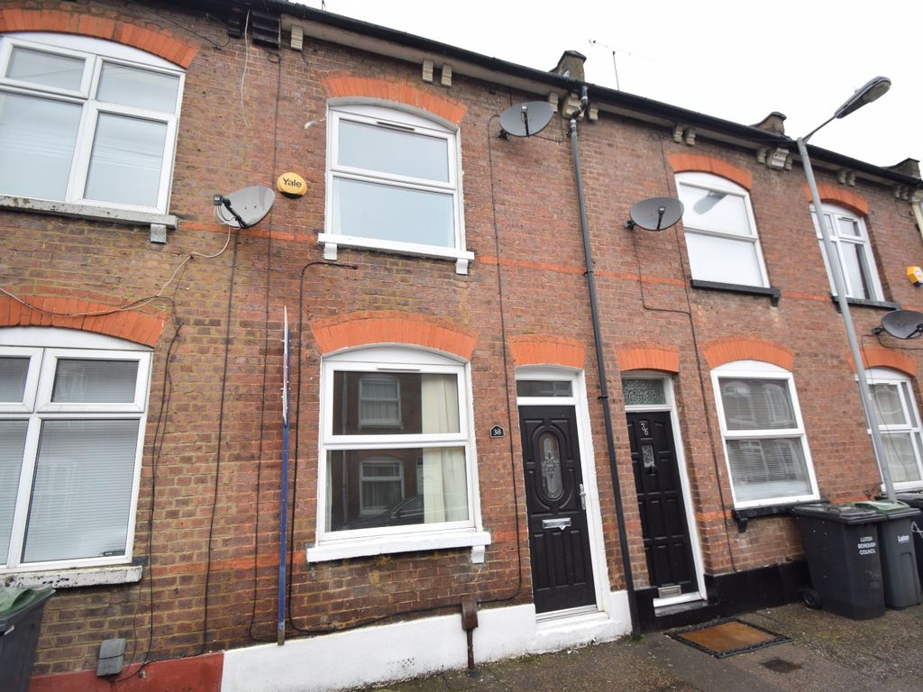 2 bed terraced house to rent in Stanley Street, Luton, Bedfordshire LU1