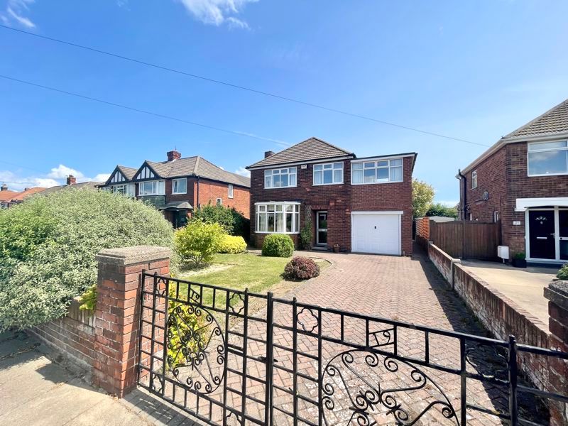 4 bed detached house for sale in Howlett Road, Cleethorpes DN35, £
