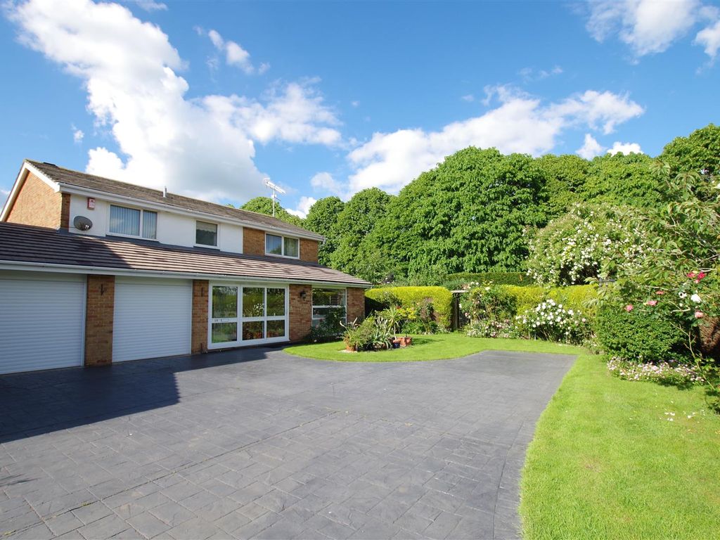 5 bed detached house to rent in Fairlawn, Liden, Swindon SN3, £2,000