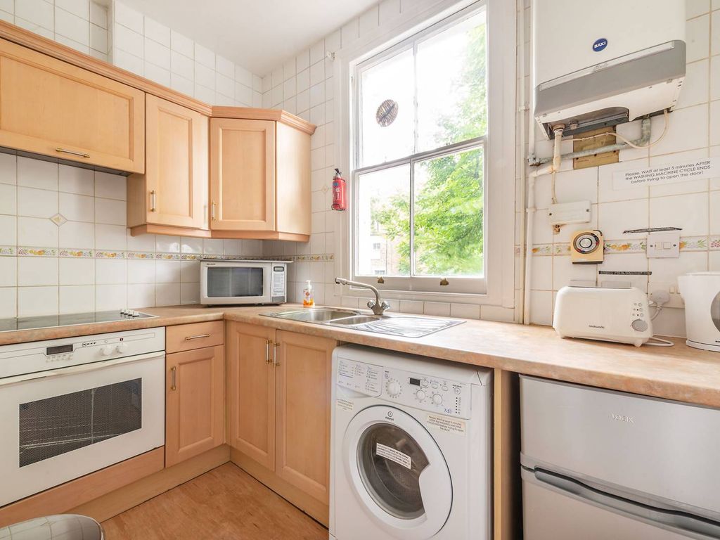 2 bed flat to rent in Cambridge Gardens, Portobello, London W10, £2,427