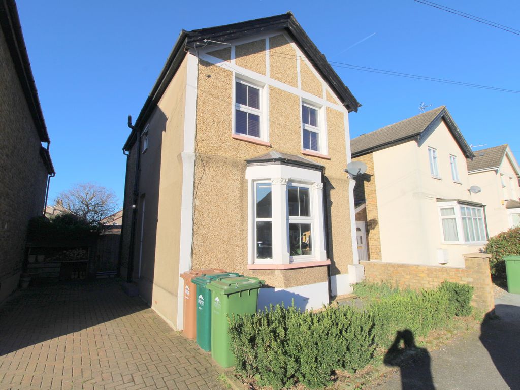 3 bed detached house for sale in Marlborough Road, Ashford TW15, £