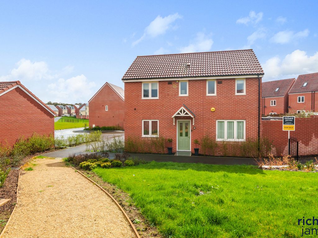 3 bed detached house for sale in Brickworth Place, Coate, Swindon SN3