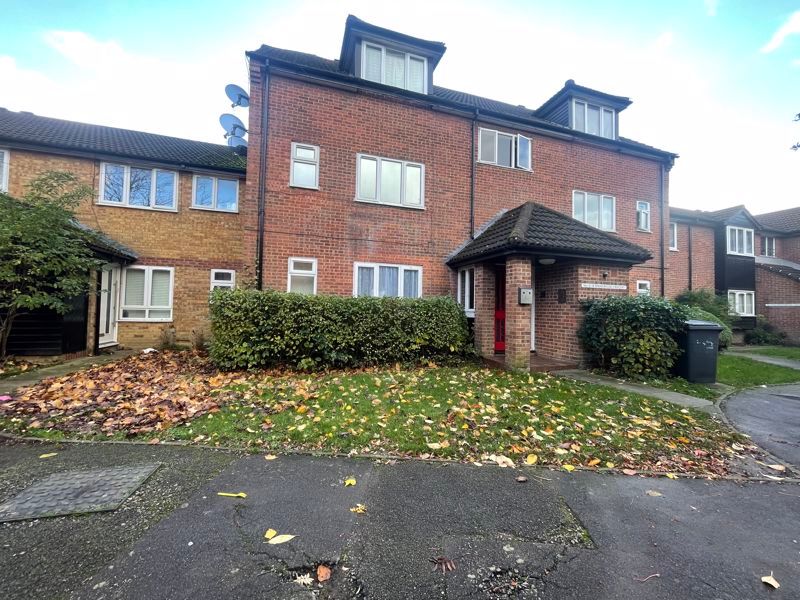 2 bed flat to rent in Springwood Crescent, Edgware HA8, £1,550 pcm Zoopla