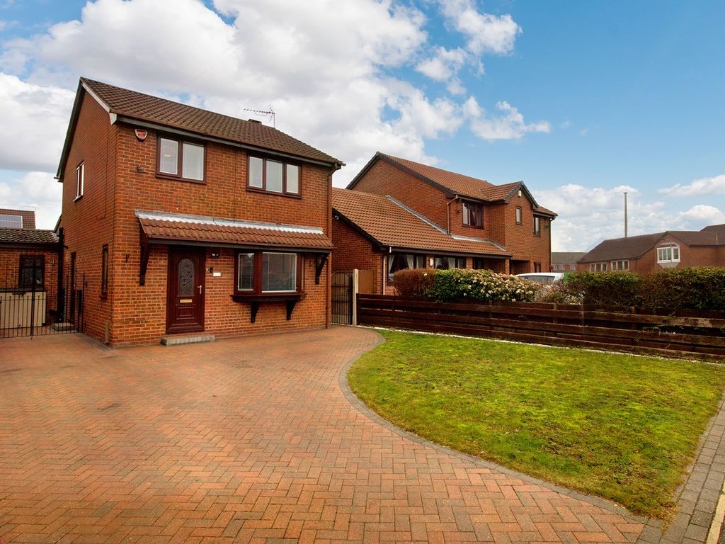 4 bed detached house for sale in Pinefield Road, Barnby Dun, Doncaster