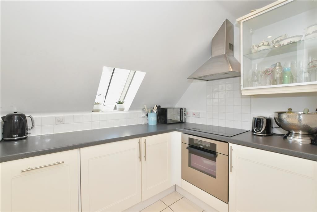 2 bed flat for sale in Pier Road, Littlehampton, West Sussex BN17 Zoopla