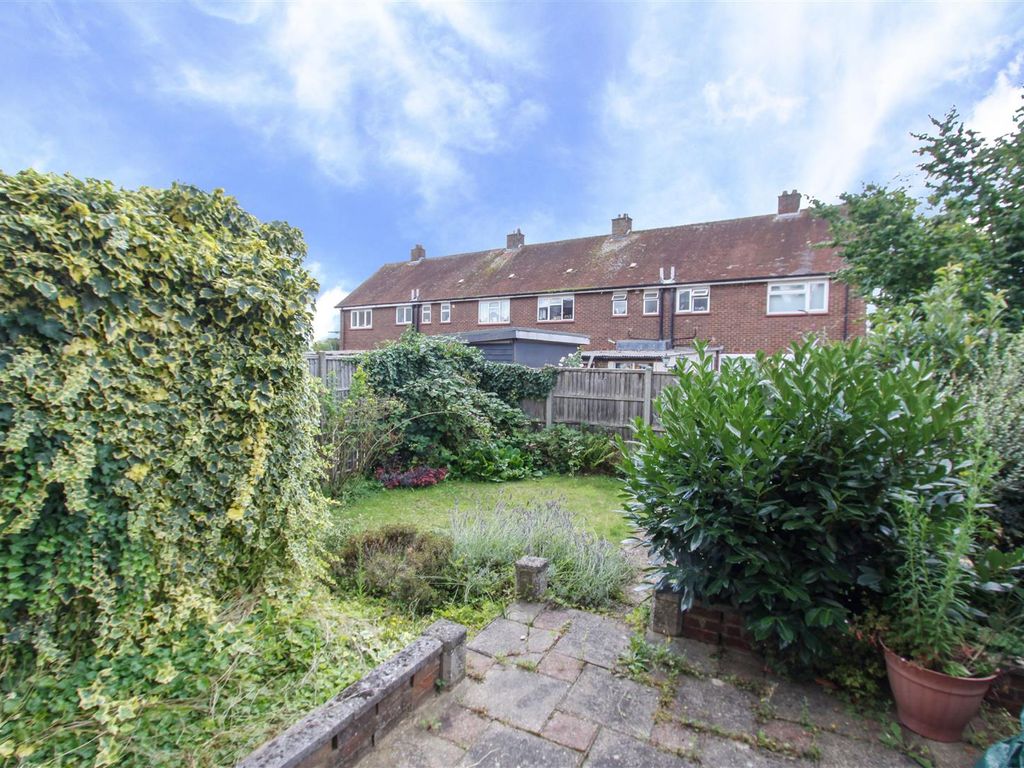 3 bed semidetached house for sale in St. Nicholas Close, Uxbridge UB8