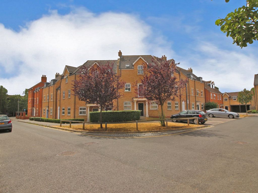 2 bed flat to rent in Appledore Road, Bedford MK40, £1,200 pcm Zoopla