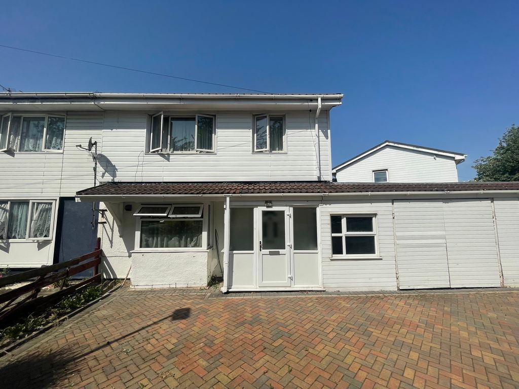 Birds Nest Avenue, Birds Nest Avenue LE3  