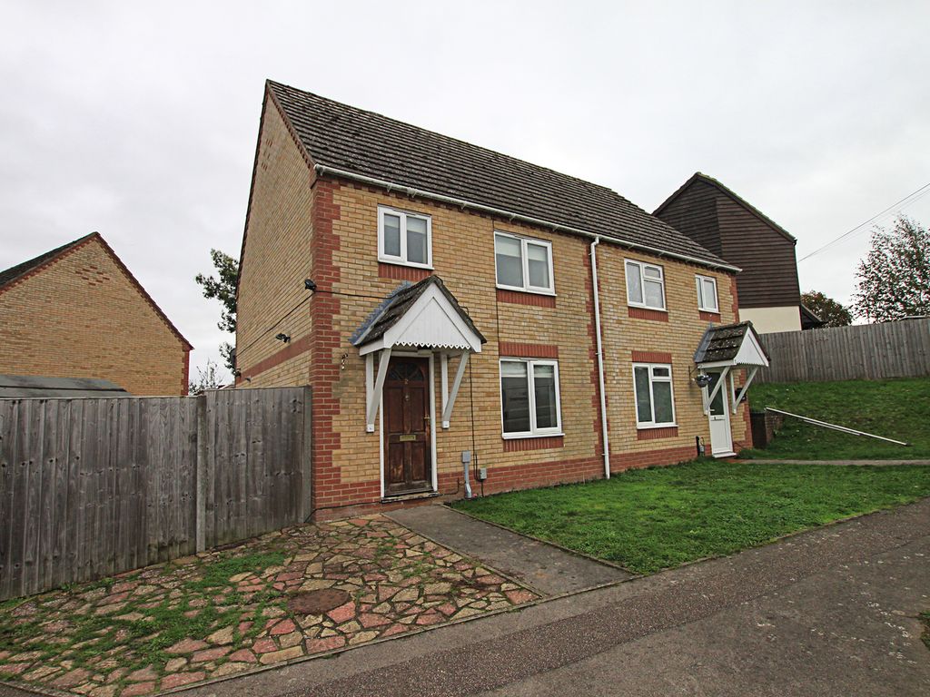 3 bed semidetached house to rent in Willow Crescent, Newmarket CB8