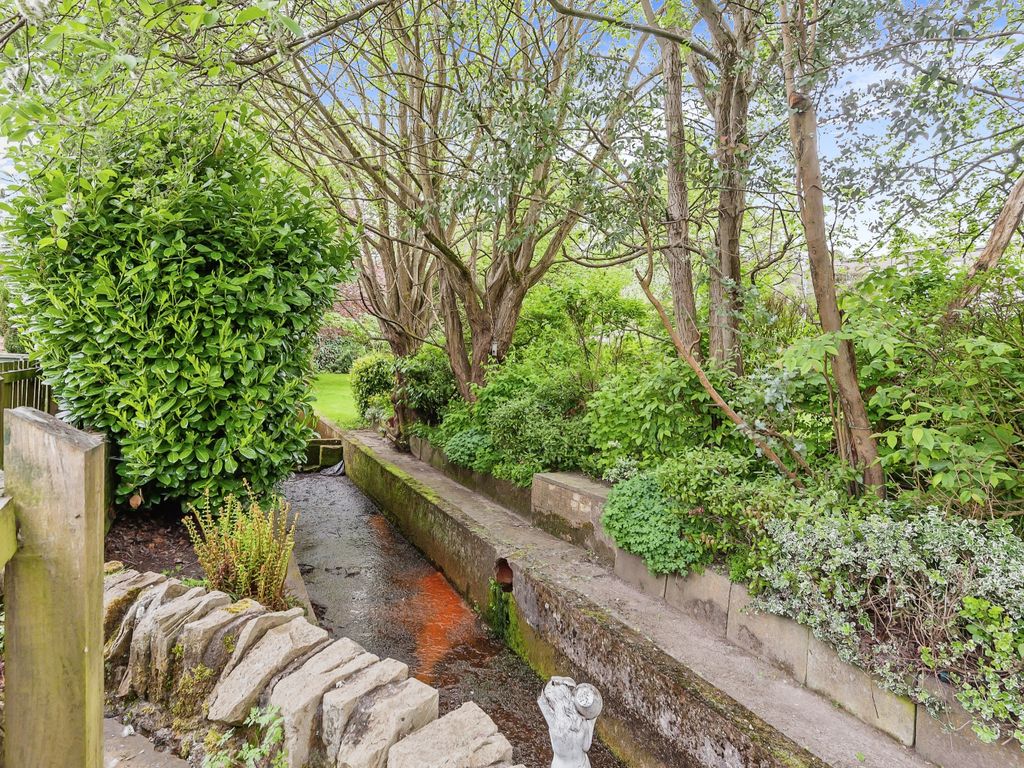 3 bed semidetached house for sale in Oakleigh Avenue, Bradford BD14, £