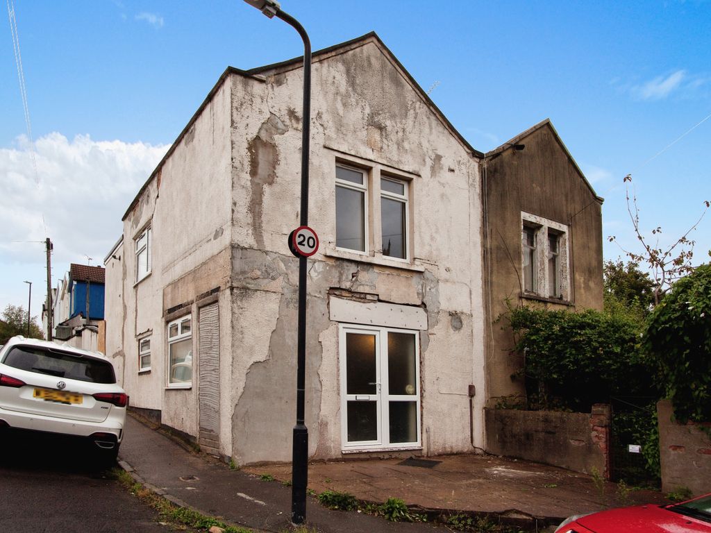 4 bed end terrace house for sale in Hollywood Road, Bristol BS4, £