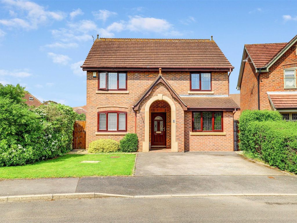 4 bed detached house for sale in Greenburn Close, Gamston ...