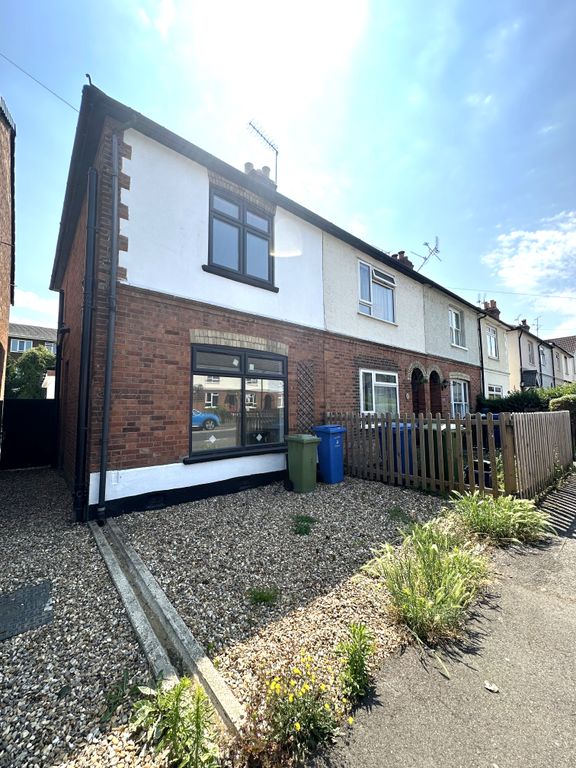 3 bed end terrace house for sale in Queens Road, Farnborough GU14 Zoopla