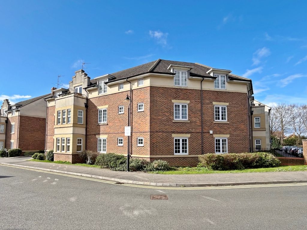 2 bed flat for sale in The Hawthorns, Flitwick, Bedford MK45, £200,000 Zoopla