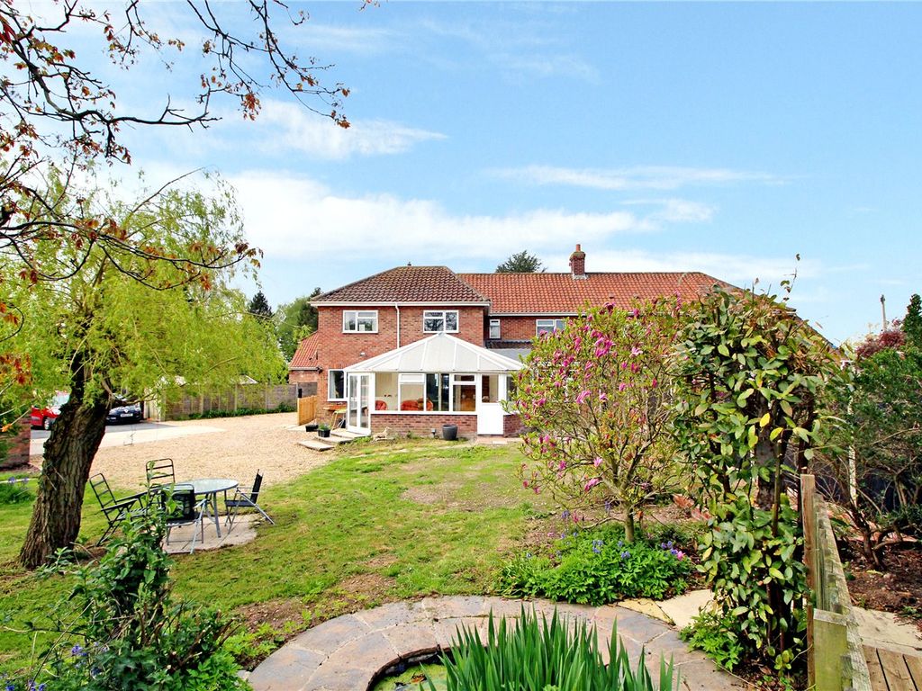 4 bed semidetached house for sale in Old Mill Road, Poringland