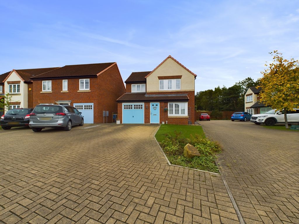 3 bed detached house for sale in Sandgate, Coxhoe, Durham DH6, £220,000 Zoopla
