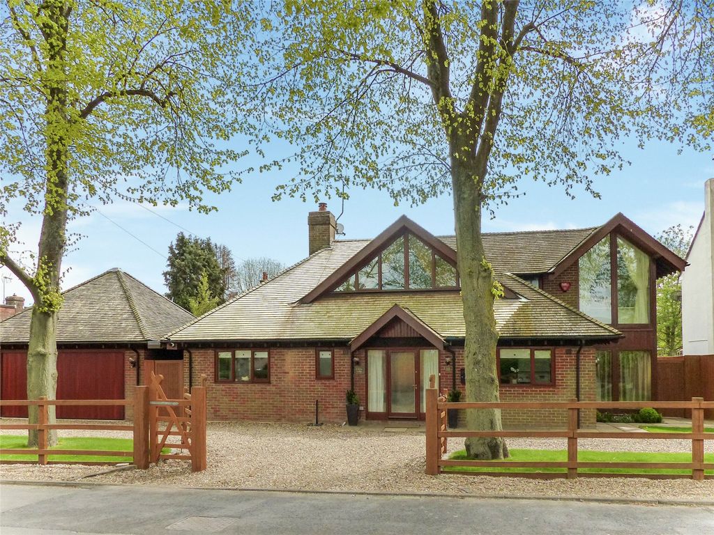 4 bed detached house for sale in New Road, Stokenchurch, Near High