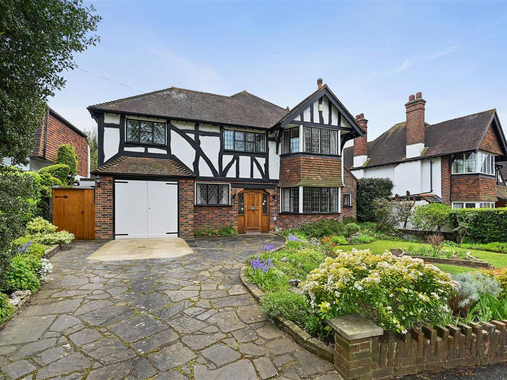 4 bed detached house for sale in Chiltern Road, Sutton SM2, £1,250,000