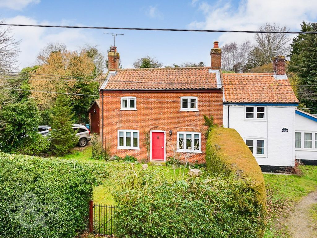 4 bed cottage for sale in Threadneedle Street, Bergh Apton, Norwich