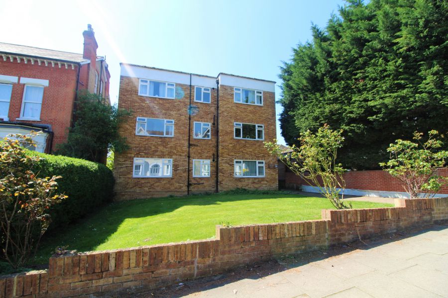 1 bed flat to rent in Darlaston Road, Wimbledon SW19, £1,500 pcm Zoopla
