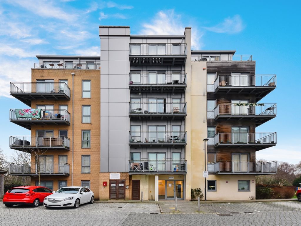 1 bed flat to rent in Fortune Avenue, Edgware HA8, £1,550 pcm Zoopla