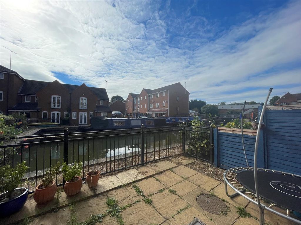 3 bed town house to rent in Saracens Wharf, Fenny Stratford Bletchley