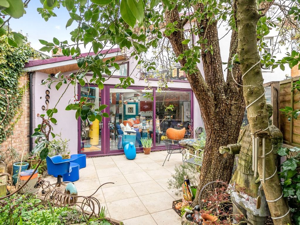 2 bed terraced house for sale in Cowley Road, East Oxford OX4, £975,000