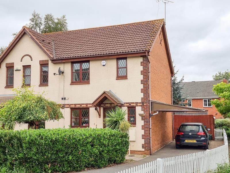 3 bed semidetached house to rent in Cadbury Close, Hucclecote